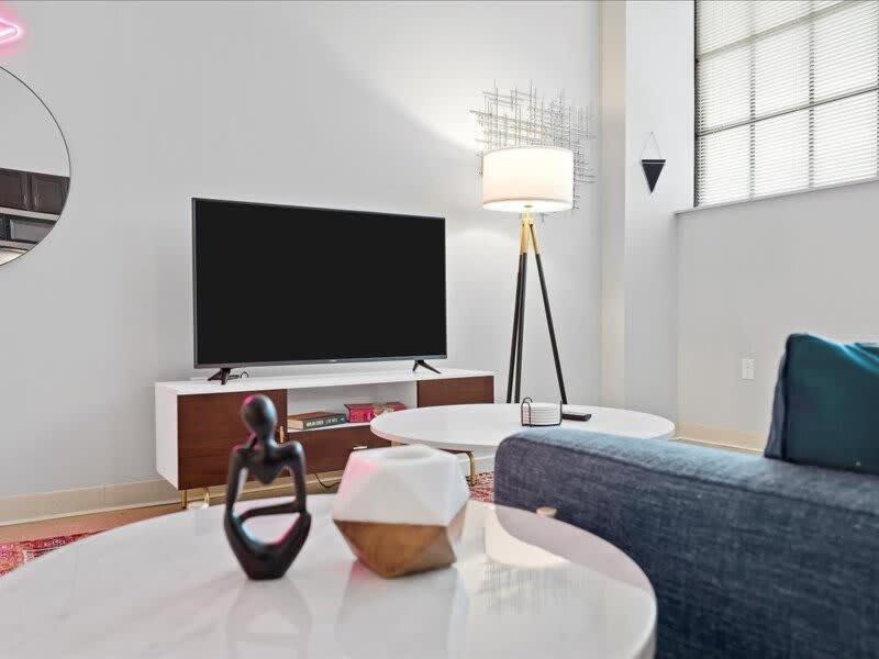 Cozysuites Lavish 1Br, Downtown ピッツバーグ エクステリア 写真
