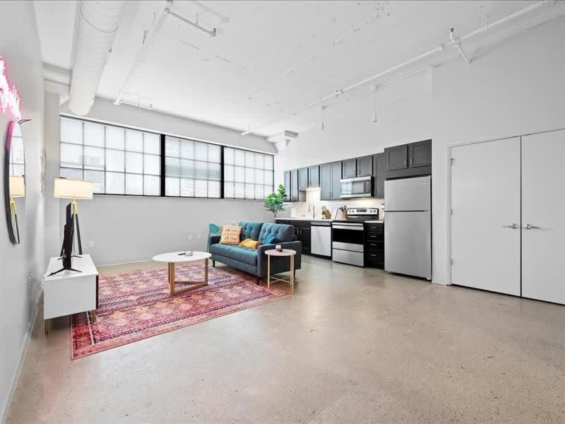 Cozysuites Lavish 1Br, Downtown ピッツバーグ エクステリア 写真