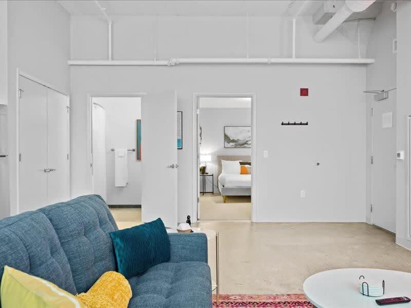 Cozysuites Lavish 1Br, Downtown ピッツバーグ エクステリア 写真